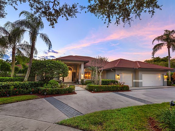 2nd image of 1295 Manor Ct