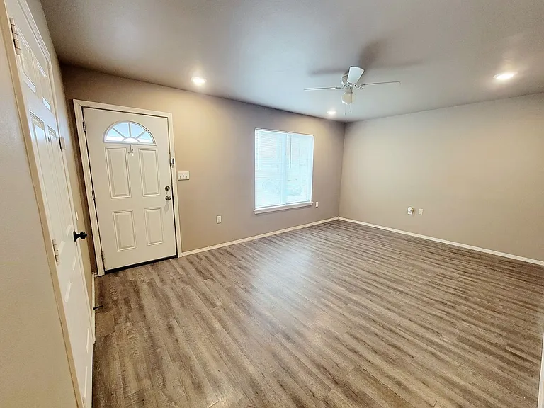 2603 Elm Ave — Photo 4