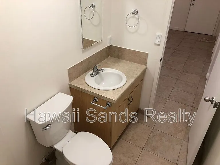 720 Birch St #D — Photo 8