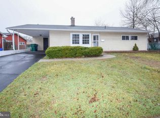 15 Shelter Ln, Levittown, PA 19055