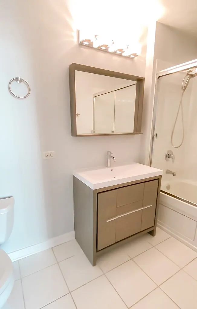 1 bed, 1.5 bath, 1100 sqft, $3,200 — Photo 2
