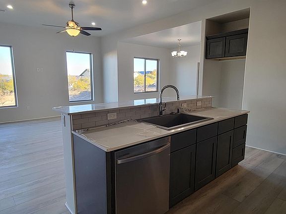 3rd image of 208 Skyline Dr