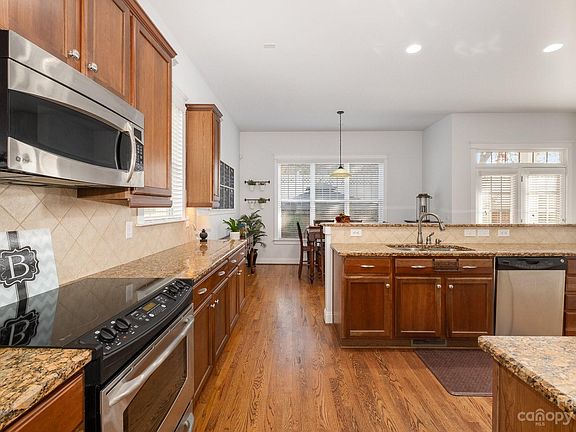 5th image of 108 Pavillion Ln