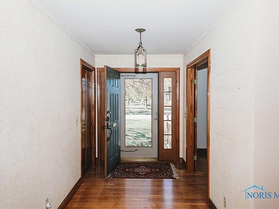 4th image of 1301 Muirfield Dr