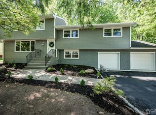 20 Huntington Rd, Edison, NJ 08820