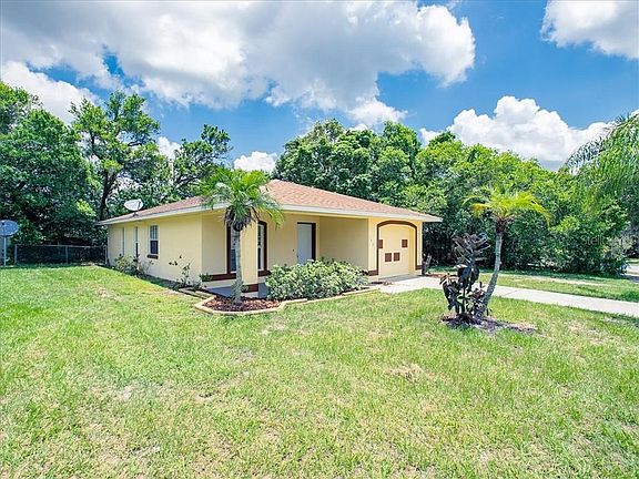 3rd image of 1301 Columbus Cir