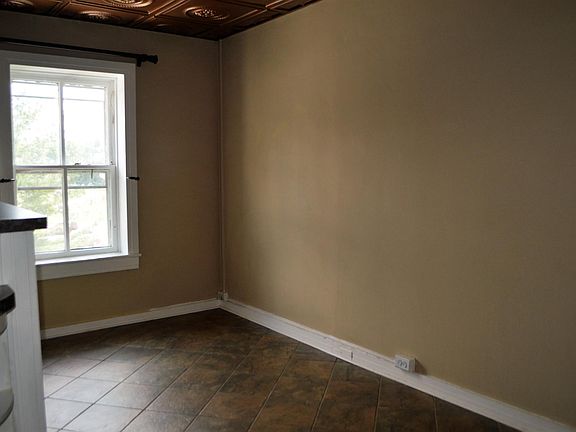 kitchen sitting area