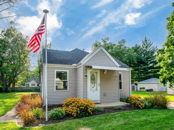 209 Esser St, Washington, IL 61571