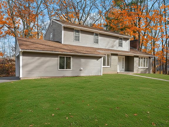 2nd image of 32 Laurel Ln