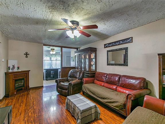 5th image of 3017 Clover Dr