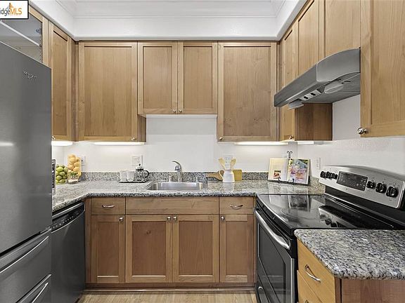 5th image of 2330 University Ave Unit 120