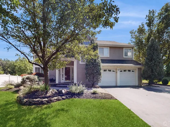 132 Buttonwood Dr, Piscataway, NJ 08854