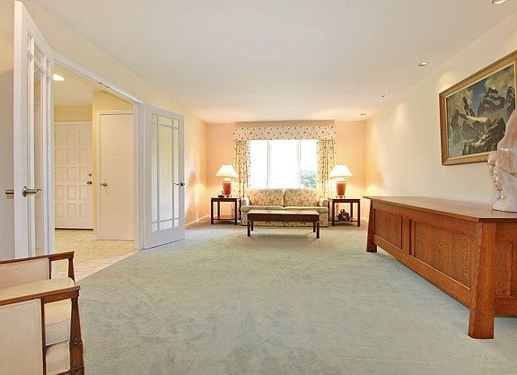 3rd image of 2609 Kingston Dr