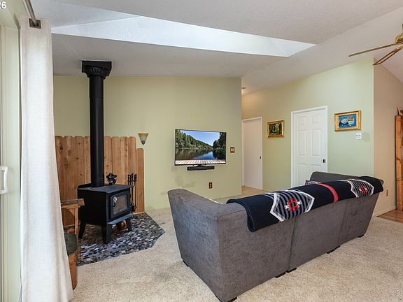 3rd image of 10265 Ridge View Ter