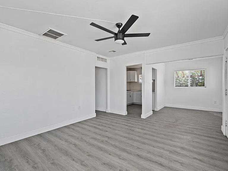 702 W Pepper Pl #1 — Photo 4