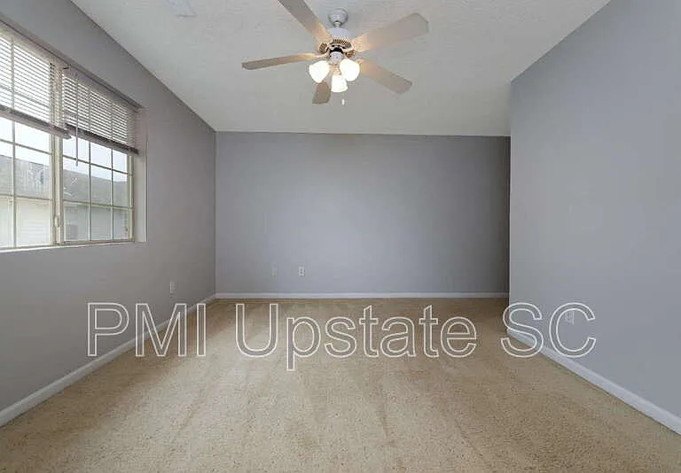 12 Hayfield Ln — Photo 8