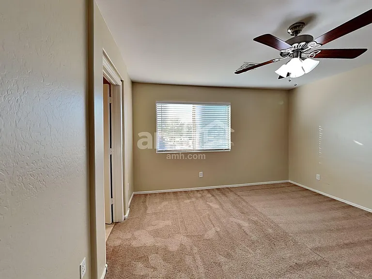 15995 W Monroe St — Photo 10