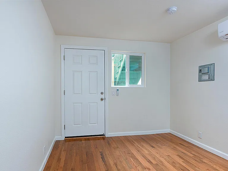 217 W 10th St #B — Photo 7