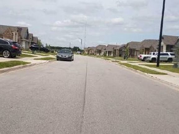 Exterior Neighborhood (street photo)