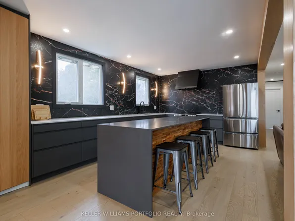 33 Cog Hill Dr, Vaughan, ON L4K 1M6