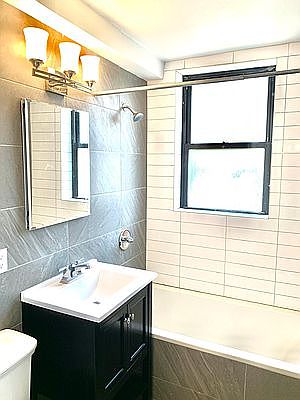 3rd image of 724 De Kalb Ave #2