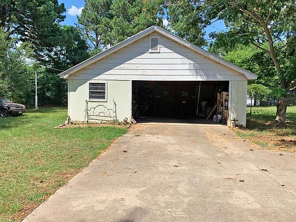 4th image of 15760 Garnett Dr