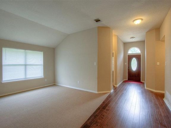 2nd image of 3428 Briargrove Ln