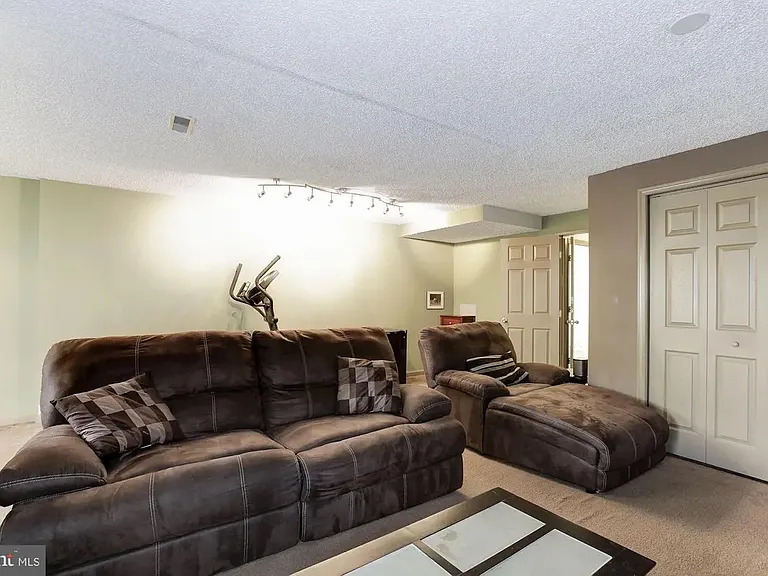 208 Goldsborough Dr — Photo 23