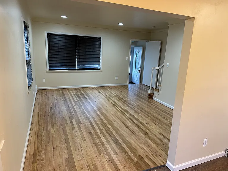 7517 Sterling St — Photo 3