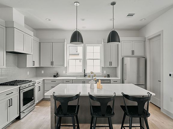 3rd image of 2209 Woodland Ave #302
