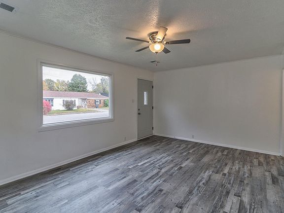 2nd image of 951 E Idlewild Dr