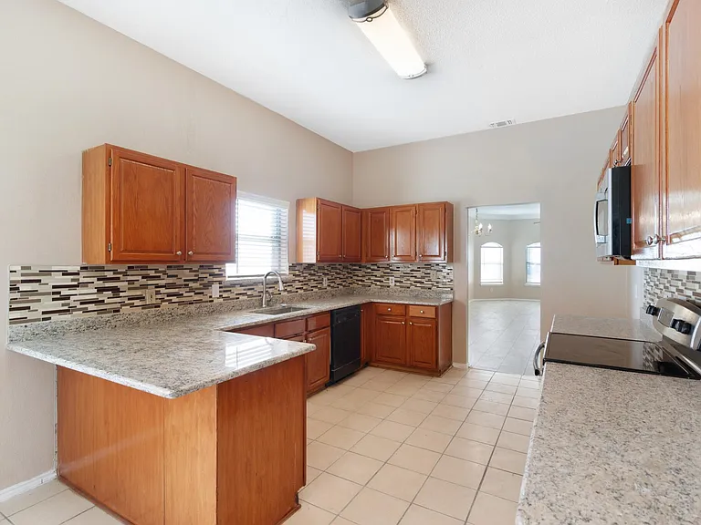 OPEN KITCHEN