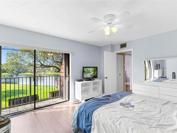 9950 NW 6th Pl, Plantation, FL 33324