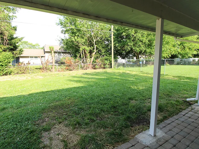 1803 Roxbury Dr — Photo 9