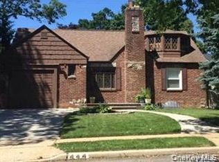 444 Coolidge St, West Hempstead, NY 11552