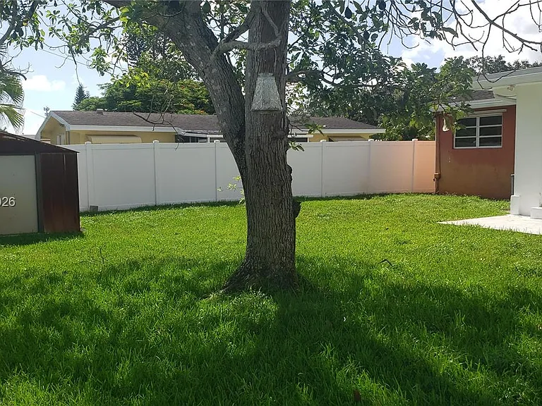 8351 Johnson St — Photo 23