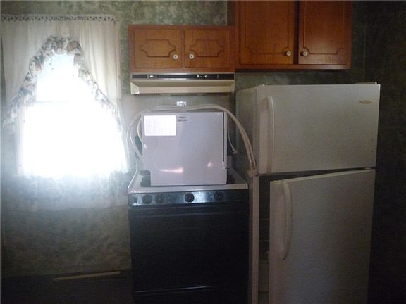 4th image of 605 Douglas St