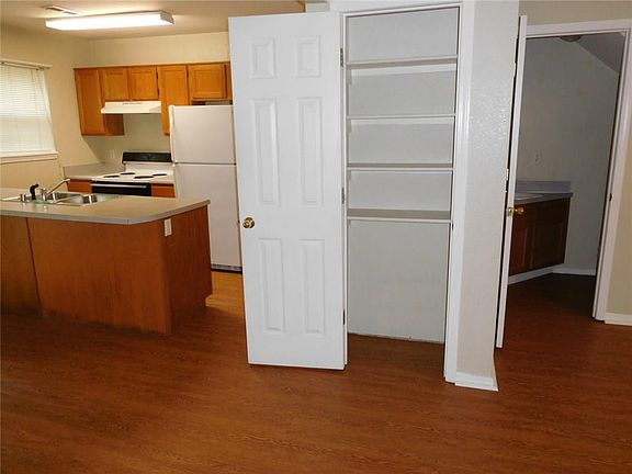 4th image of 1407 Camellia Dr #A