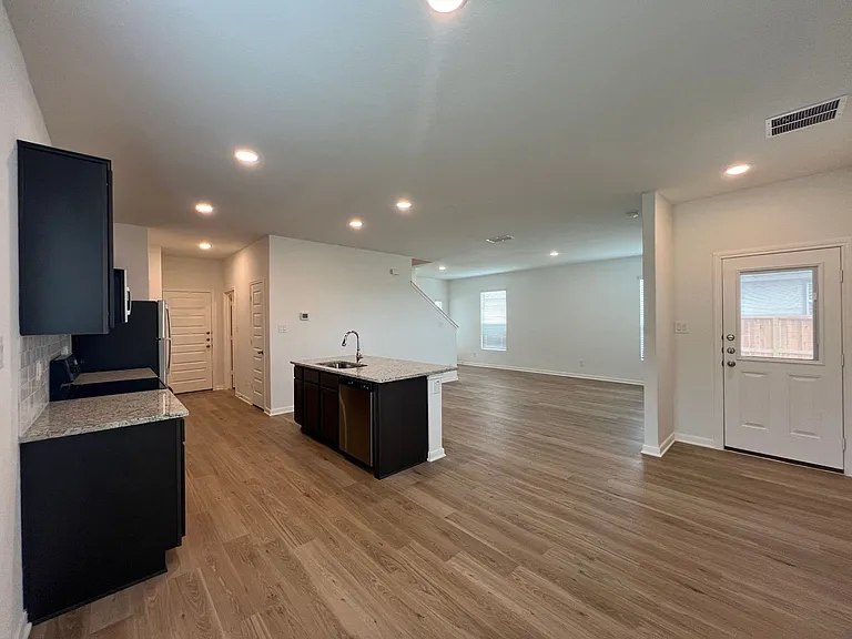 501 Jean St — Photo 9