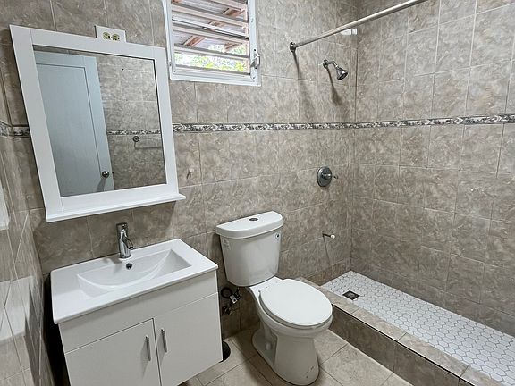 3rd image of 1339 Calle Luna Poblado #1