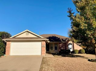 513 Pleasant Valley Dr, Burleson, TX 76028