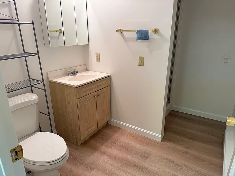 585 Burncoat St — Photo 5