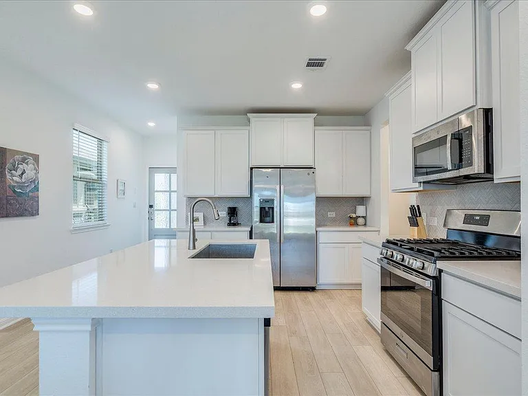 802 Papaya Dr — Photo 5