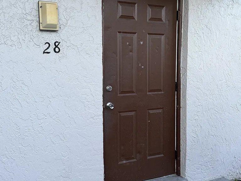 4212 Desoto Ave #18 — Photo 2