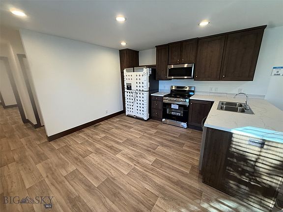 5th image of 114 N Park St
