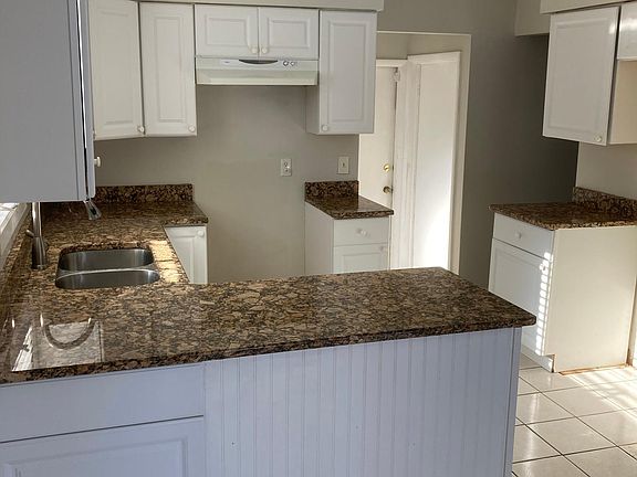3rd image of 4595 Borland St