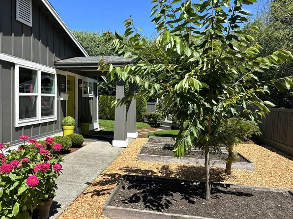 846 Phoenix St NE, Olympia, WA 98506