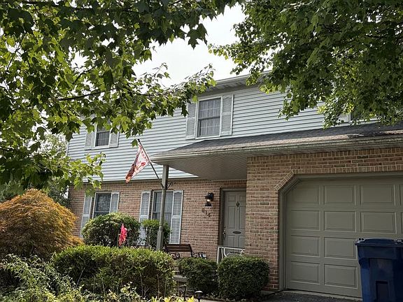 2nd image of 814 Ironstone Ln