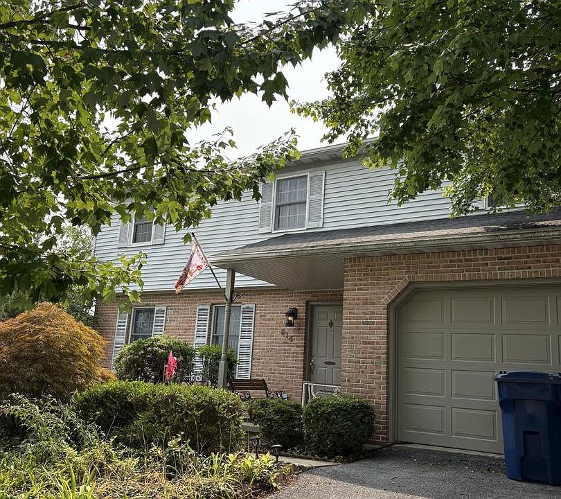 2nd image of 814 Ironstone Ln