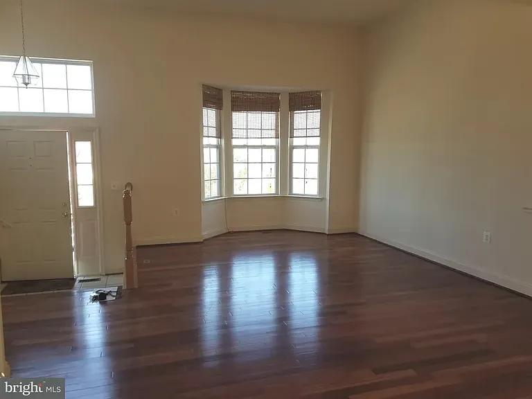 825 Bluefield Sq NE — Photo 2